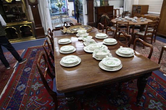 An Edwardian extending dining table extends to 240cm.